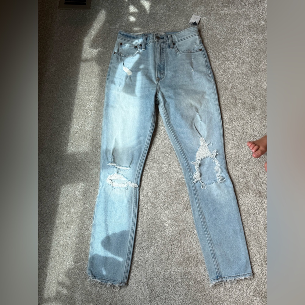Abercrombie & Fitch The Skinny High Rise size 25 reg. NWT